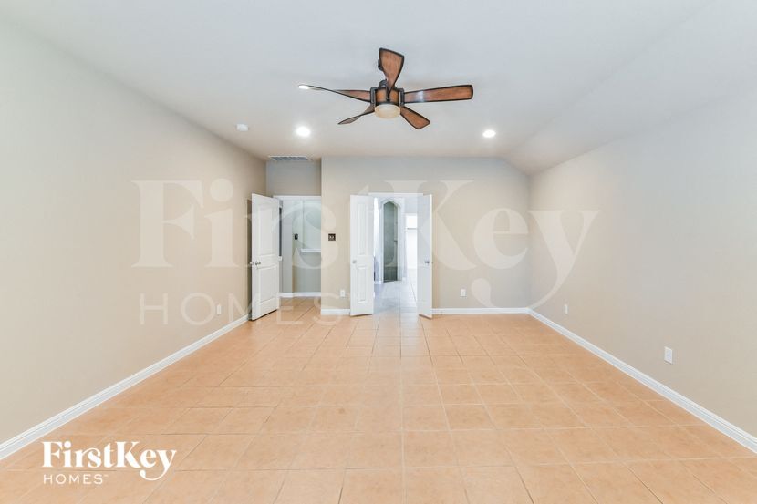 Building Photo - 649 Bent Oak Dr