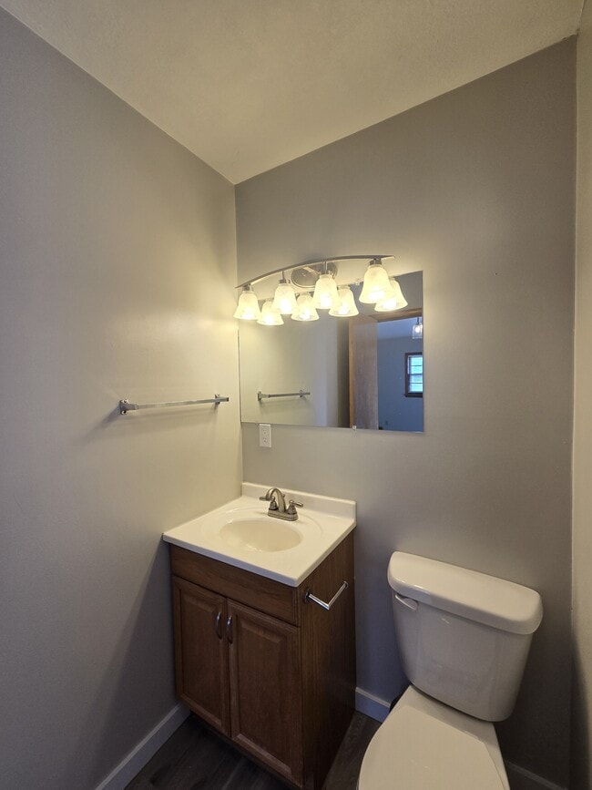 Building Photo - 526 N Martinson Ave