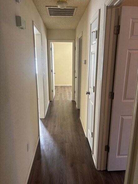 Building Photo - 600 Woods Dr