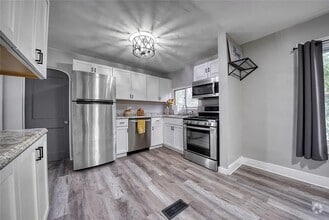 Building Photo - 586 Highland Ave