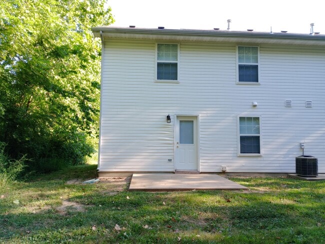 Building Photo - 406 E Liberty Ln
