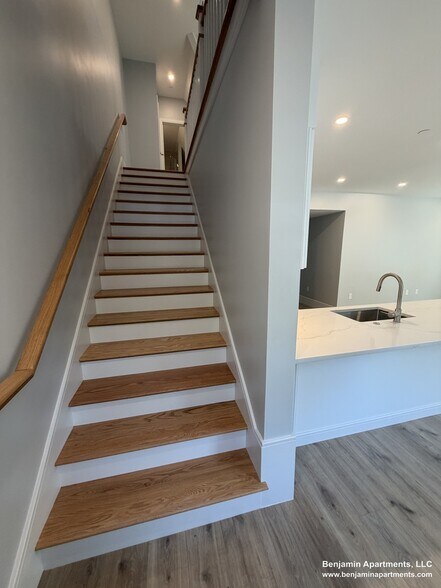 Building Photo - 124 Kenrick St