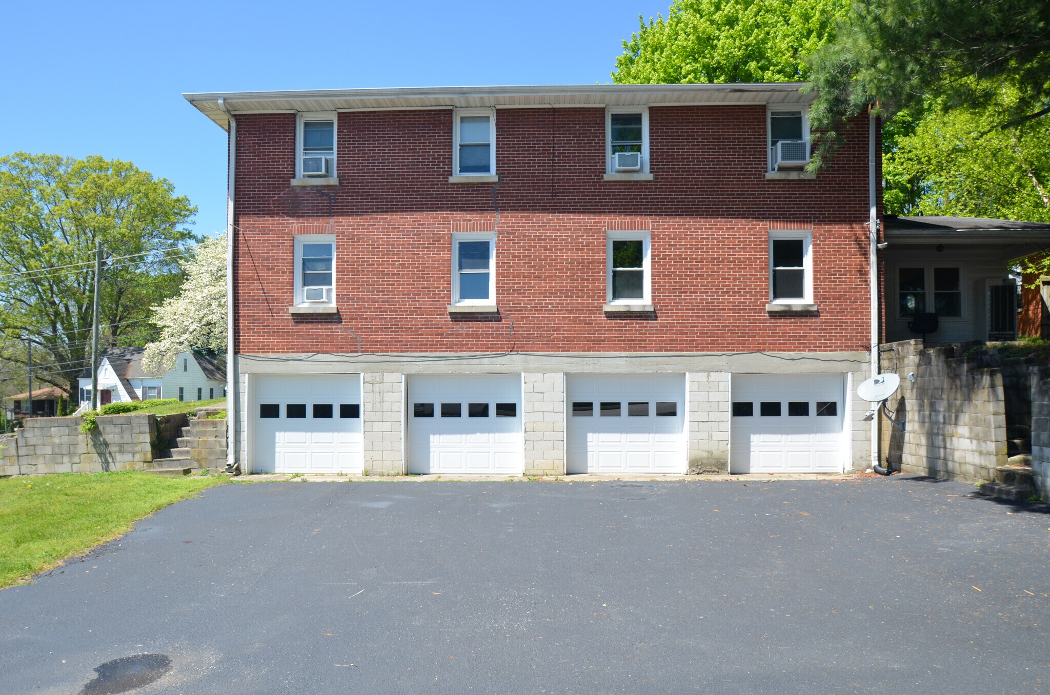 Building Photo - 257 Sunset Ave