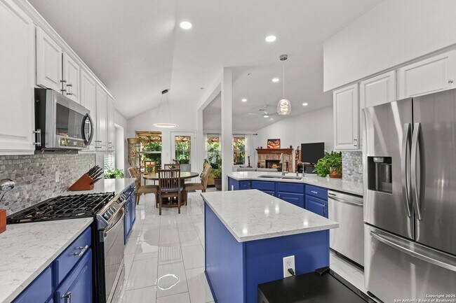 Building Photo - 10903 Wilson Oaks Dr