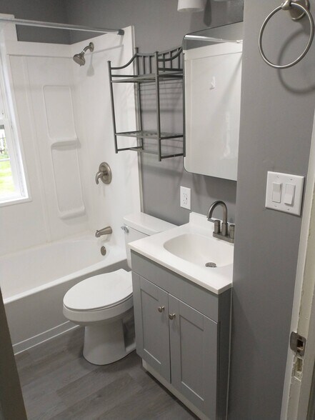 Building Photo - 372 Morris Dr