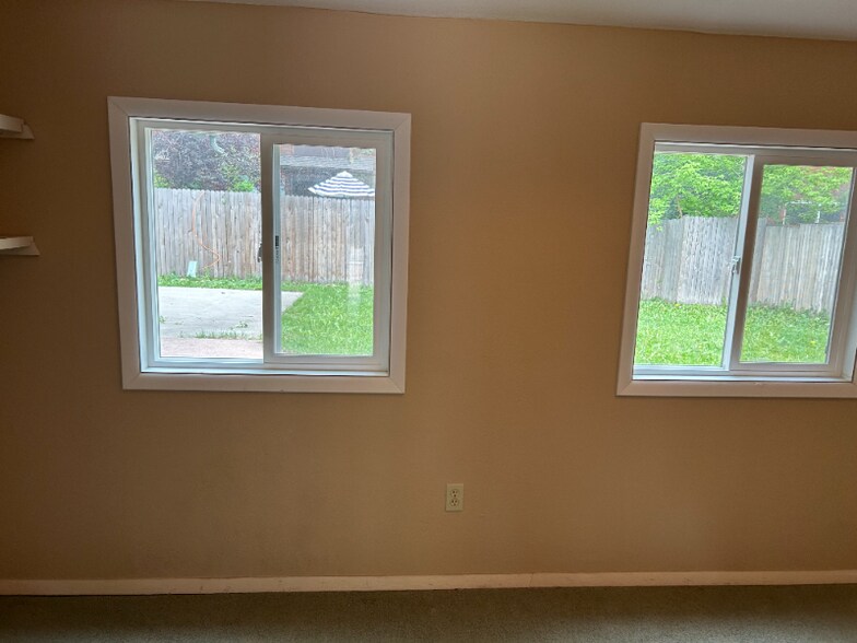 Building Photo - 2620 Lloyd Cir