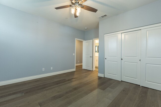 Building Photo - 2 Bedroom 2.5 Bath Townhome near Seabridge...