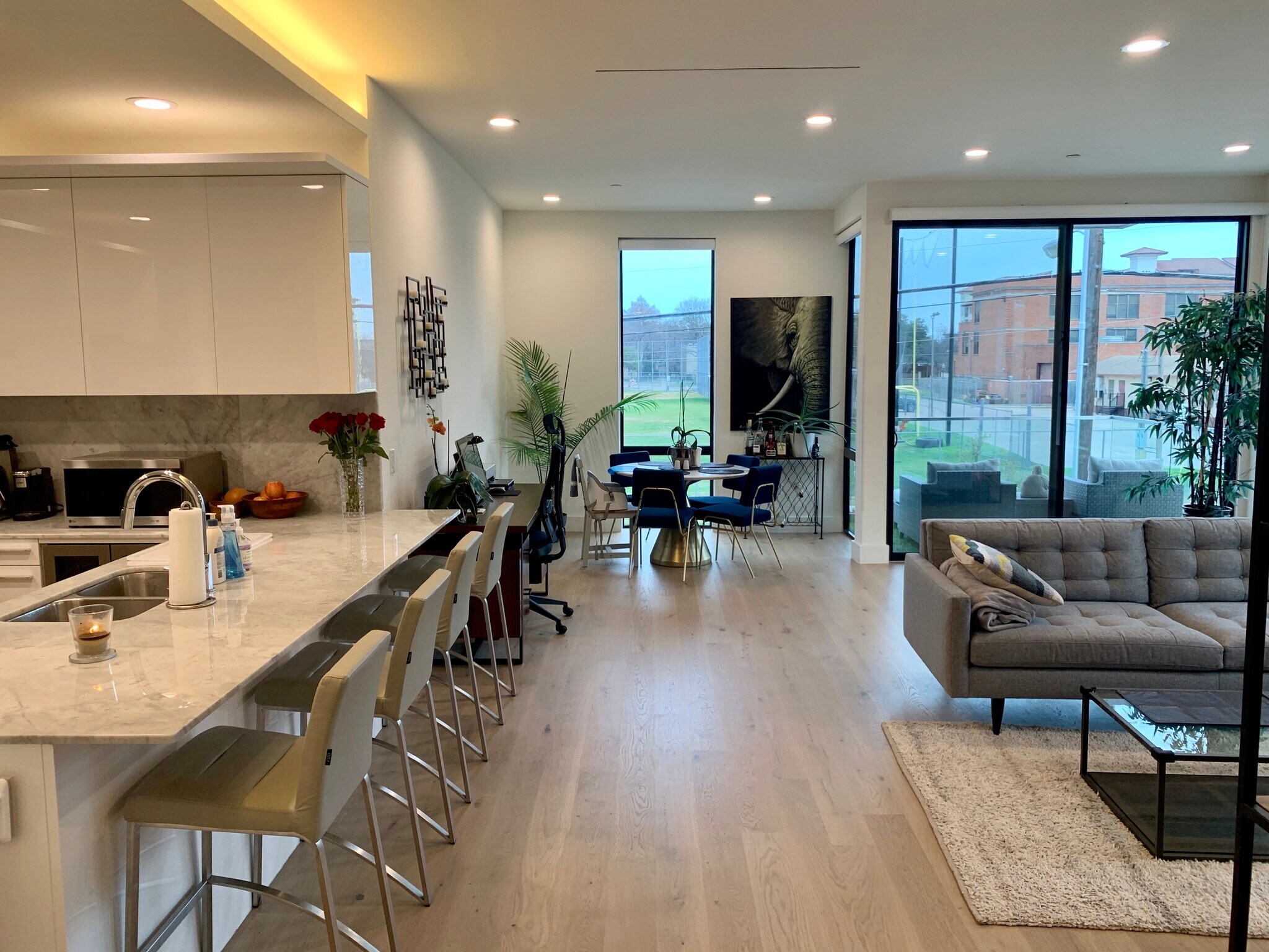 Building Photo - 3923 Cole Ave