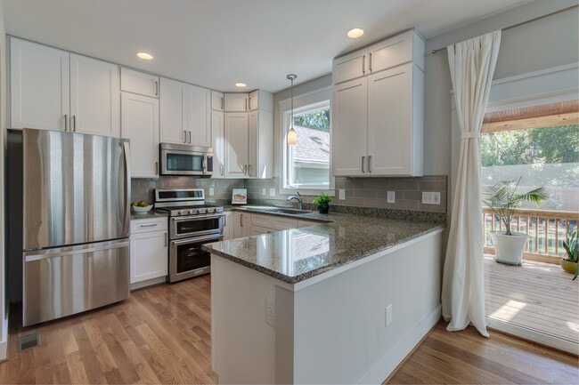 Building Photo - 703 Gerard St