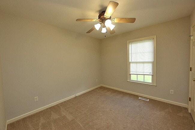 Building Photo - Ranch Home with Garage in Prime North Raleigh Location!