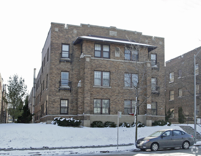 Primary Photo - 2636 N Oakland Ave
