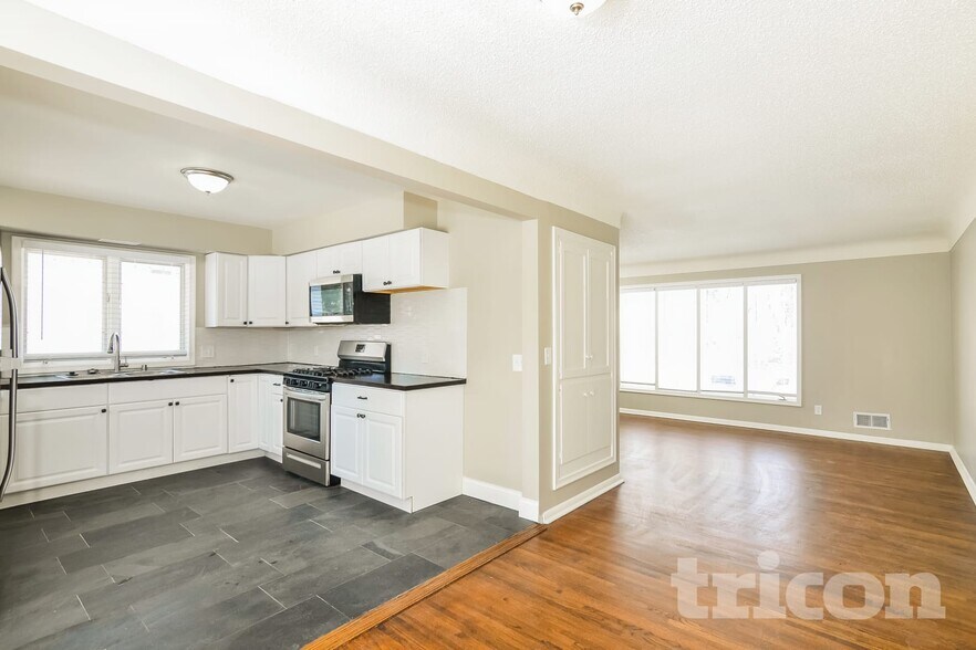 Building Photo - 3284 71st St E