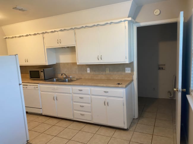 Building Photo - 309 Circle Dr