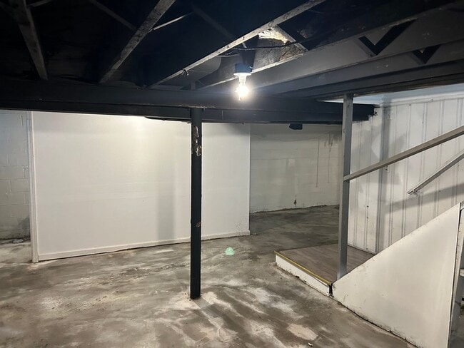 Building Photo - 19356 Westmoreland- 3 BED & 1.5 BATH FOR RENT