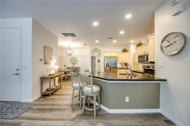 Building Photo - 10519 Diamante Way