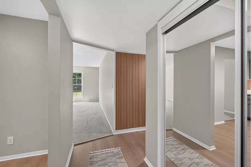 Building Photo - 2101 Chateau Ct