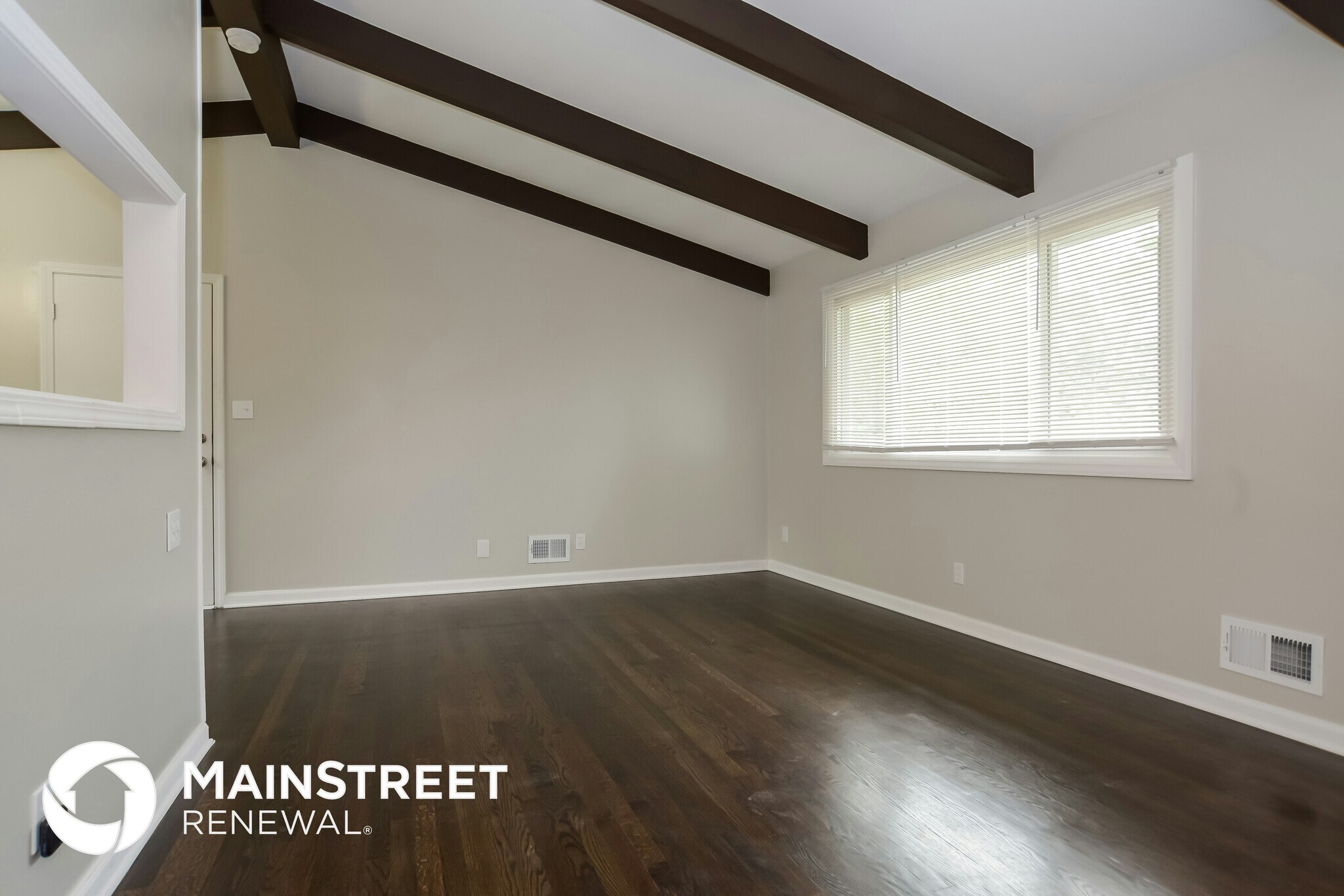 Building Photo - 6852 N Montrose Ave