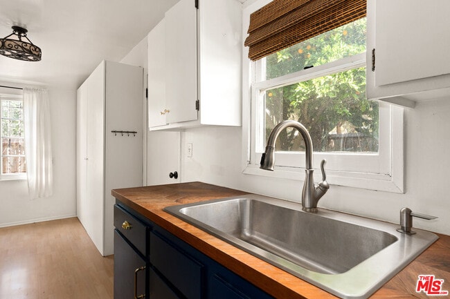 Building Photo - 3106 Silver Lake Blvd