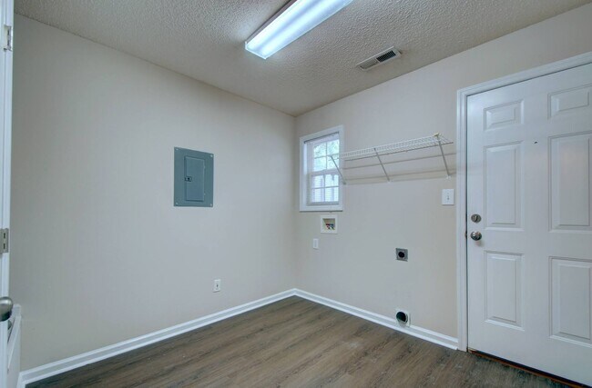 Building Photo - 136 Railroad Ridge Rd