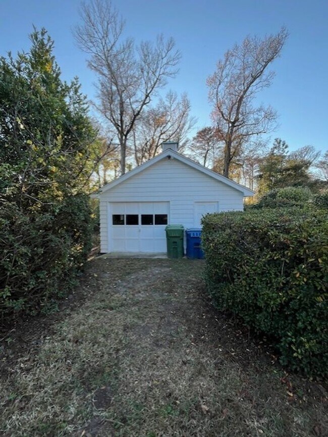 Building Photo - Beautifully Updated House in Forest Hills!