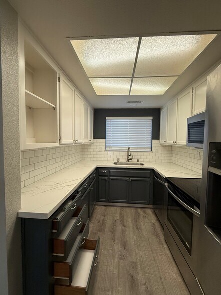 Building Photo - 1293 Eardley Ave