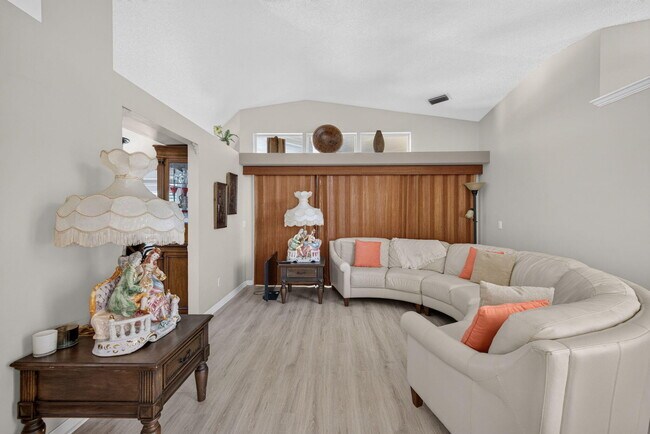Building Photo - 3077 SE Galt Cir