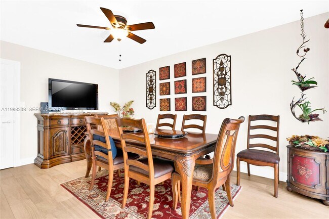 Building Photo - 10909 SW 113th Pl