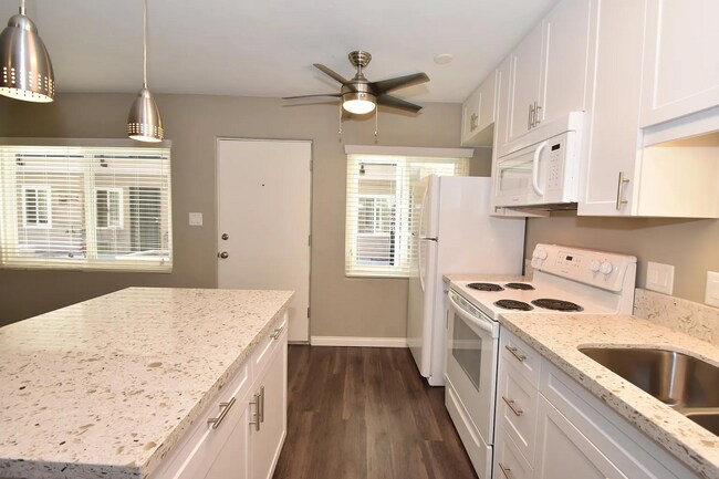 Building Photo - Hilltop Terrace