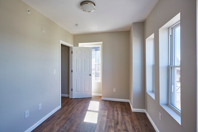 Building Photo - 5514 Woodland Ave