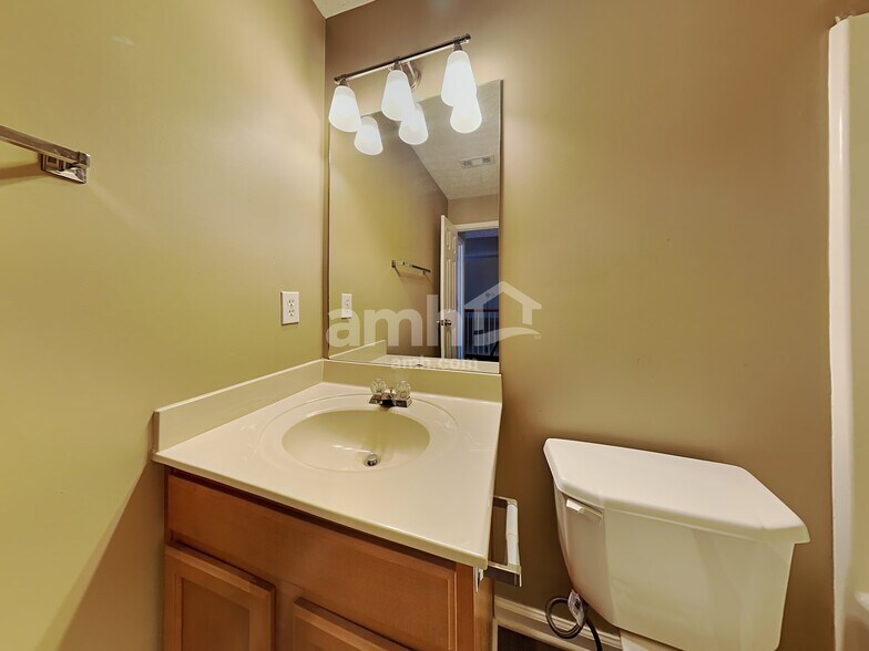 Building Photo - 209 Picadilly Pl