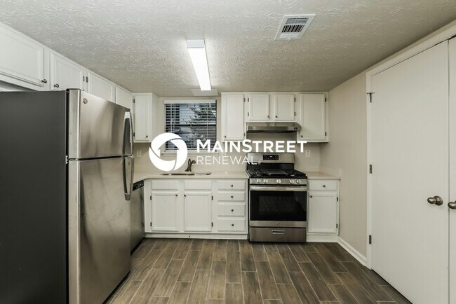 Building Photo - 3 Bedroom Pet-Friendly Home in REX, GA with Main Street Renewal