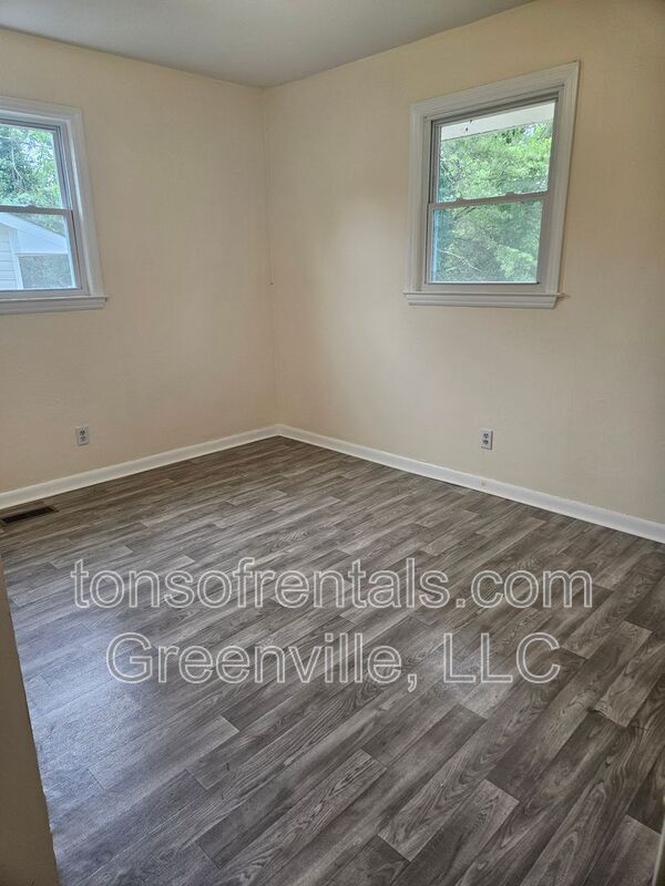 Building Photo - 733 Fairfax St