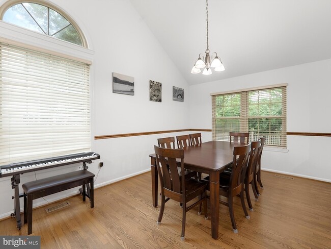 Building Photo - 3044 Emerald Chase Dr