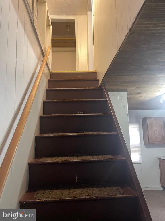 Building Photo - 425 7th St