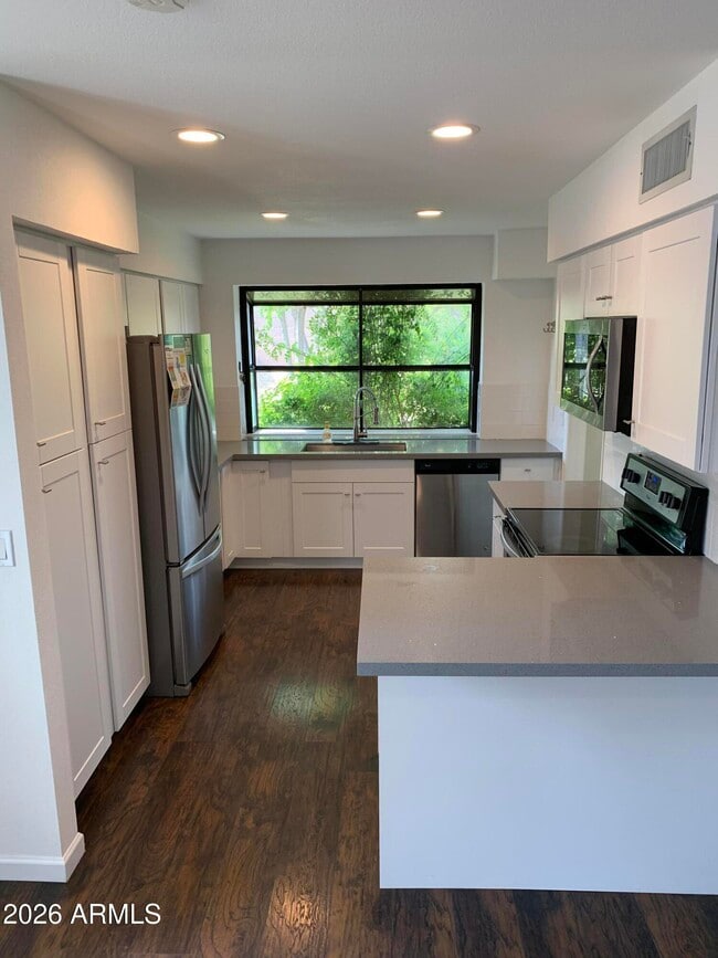 Building Photo - 6614 E Sandra Terrace