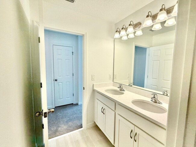 Building Photo - Step into style – Lease this 4Bed gem in D...