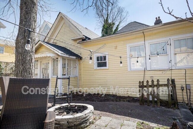 Building Photo - 979 Highland Terrace