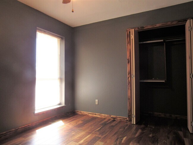 Building Photo - 10432 Fairfax Ln