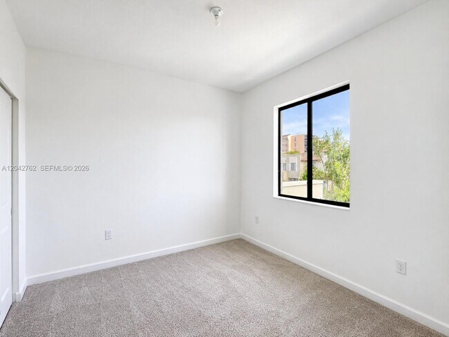 Building Photo - 307 NE 208th Terrace