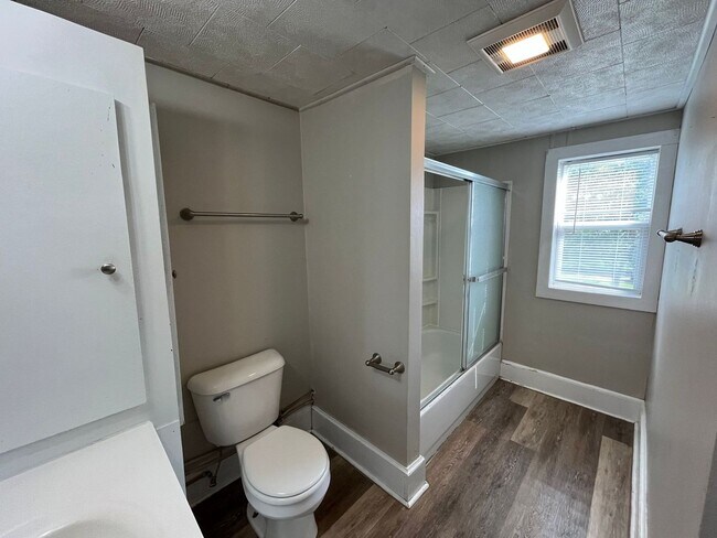 Building Photo - 310 W Arnold St