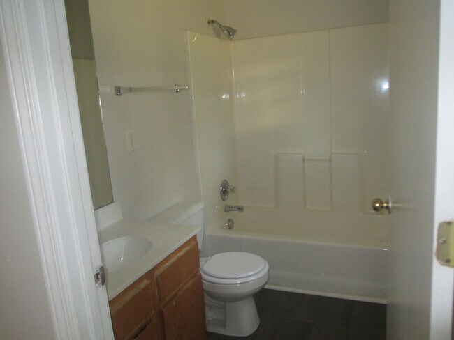 Building Photo - Ranch home minutes from uptown Charlotte