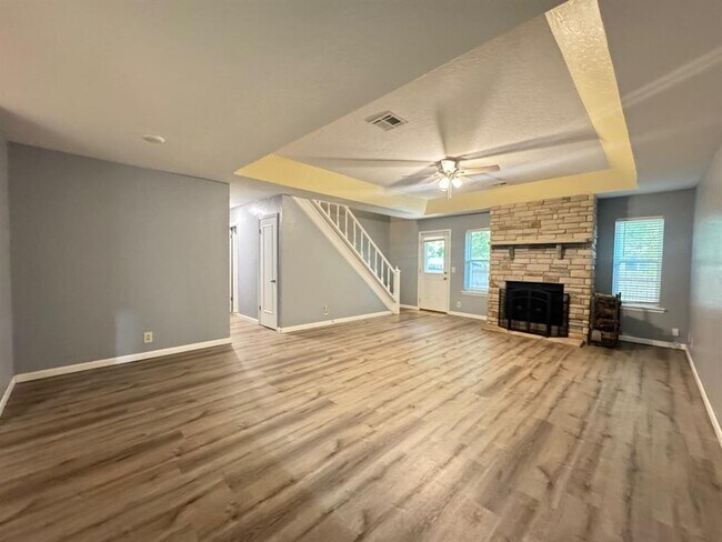 Building Photo - 905 Rambling Oaks Dr