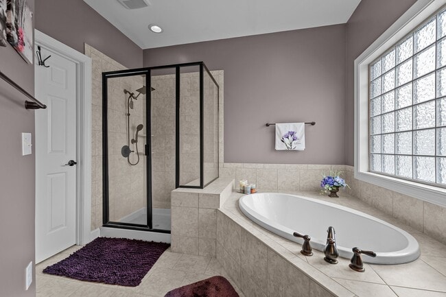 Building Photo - 1923 Strathmore Dr