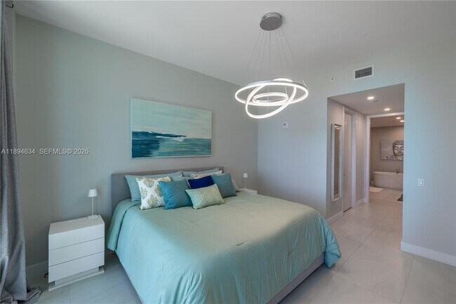 Building Photo - 17550 Collins Ave
