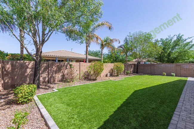 Building Photo - Beautiful Single-Story 3-Bed/3-Bath Home i...