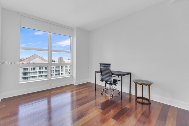 Building Photo - 1155 Brickell Bay Dr