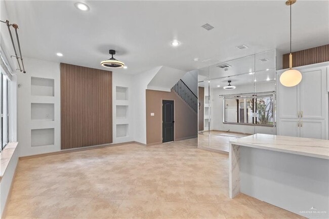 Building Photo - 24 S 5th St