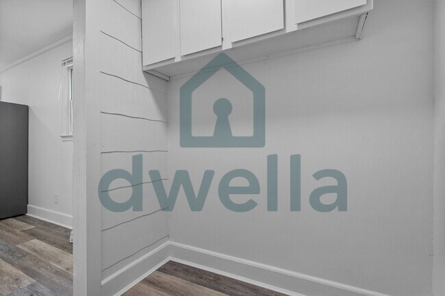 Building Photo - 451 Loring Dr