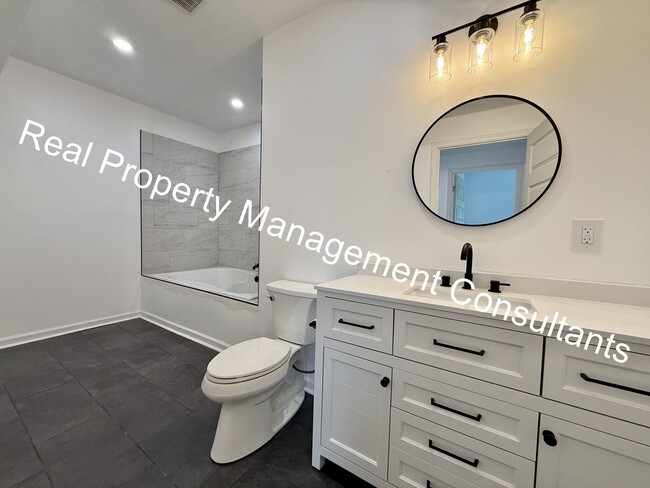 Building Photo - Extraordinary 4 bedroom home in Lee's Summit