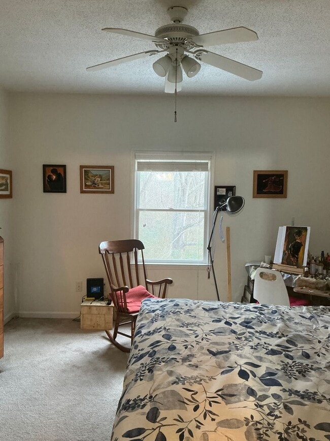 Building Photo - 1 Bedroom/2 .5 Bath Condo located in River...